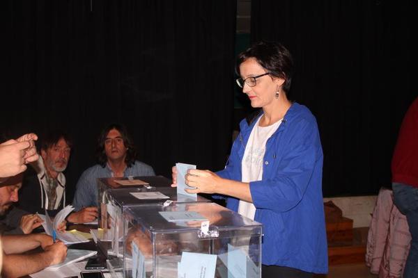 Josune Irabien (PNV), alcaldesa de Amurrio y candidata a la reelección, ha votado en la localidad ayalesa.