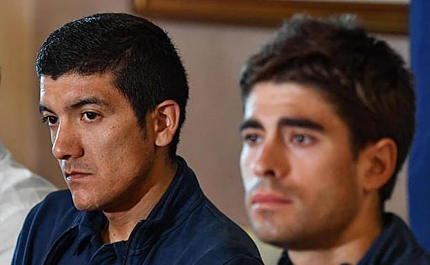 Carapaz y Landa, durante su comparecencia ante los medios hoy en Italia. 