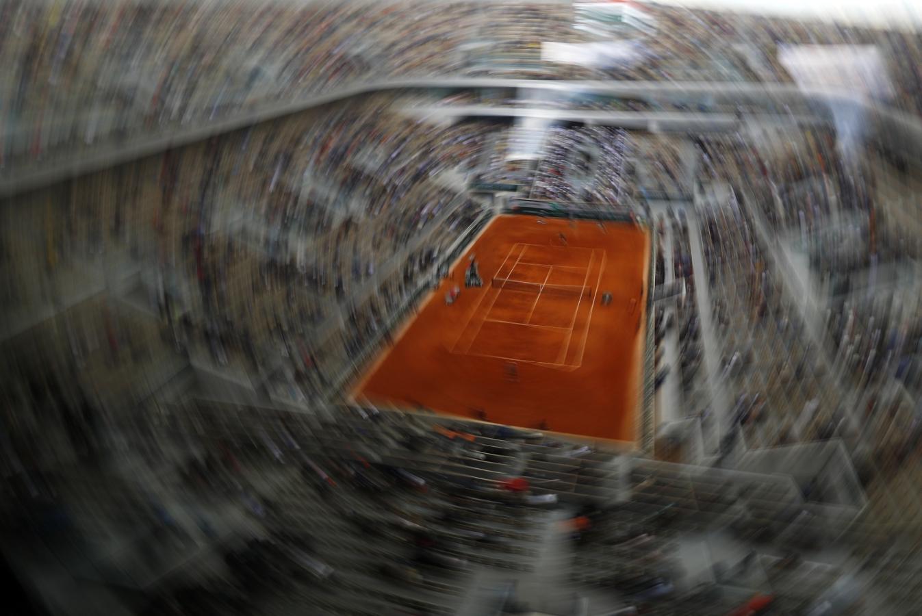 Vista general del partido de la primera ronda entre la rumana Simona Halep y la australiana Ajla Tomljanovic en Roland Garros.