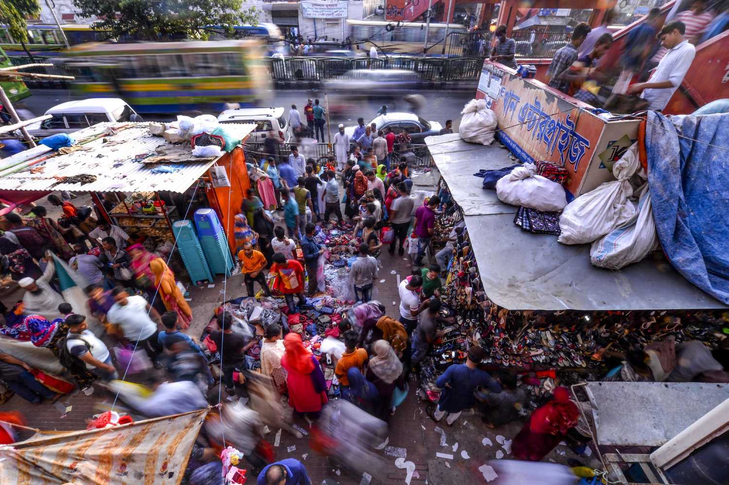 mercado callejero en Dhaka, capital de Bangladesh