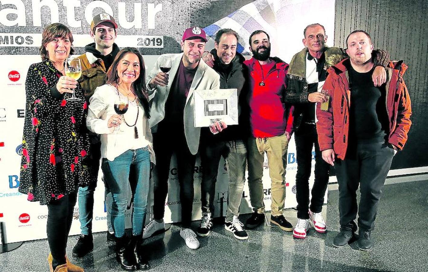 Miren Jauregi, Borja Alegría, Adela Sánchez, Juanma y Alejandro Díaz, Javier Clemente, Luis Beitia y Ander Martinez. 