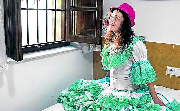 Un lugar para empezar. Tras varias décadas en la calle, Bárbara tiene un hogar en el que empezar de cero. 