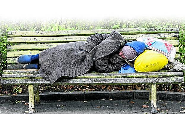 Como otras grandes capitales europeas, la búlgara Sofía tiene a muchas personas durmiendo en las calles. La UE reclama planes públicos para combatirlo.