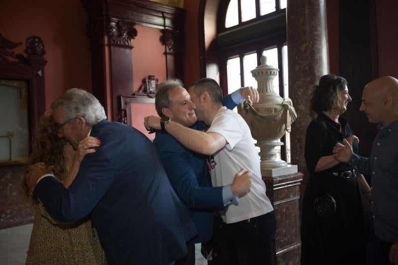 Fotos: Recibiento a los héroes del RETAbet en el Ayuntamiento