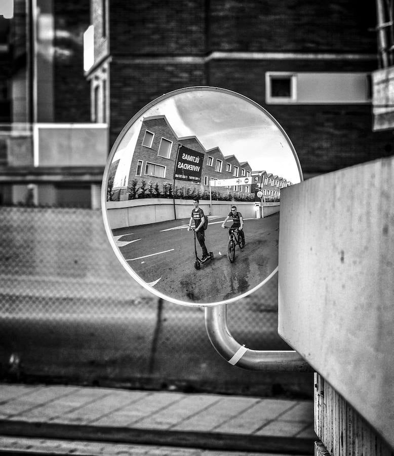 Recorrido fotográfico por un barrio de contrastes desde el particular punto de vista del artista 