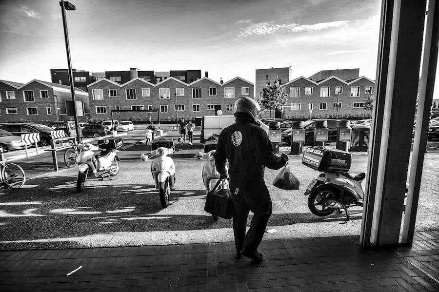 Recorrido fotográfico por un barrio de contrastes desde el particular punto de vista del artista 