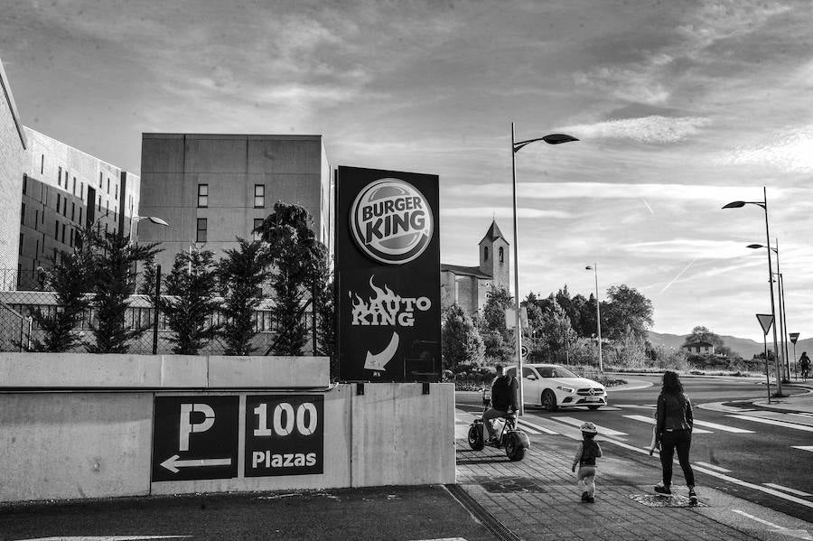 Recorrido fotográfico por un barrio de contrastes desde el particular punto de vista del artista 