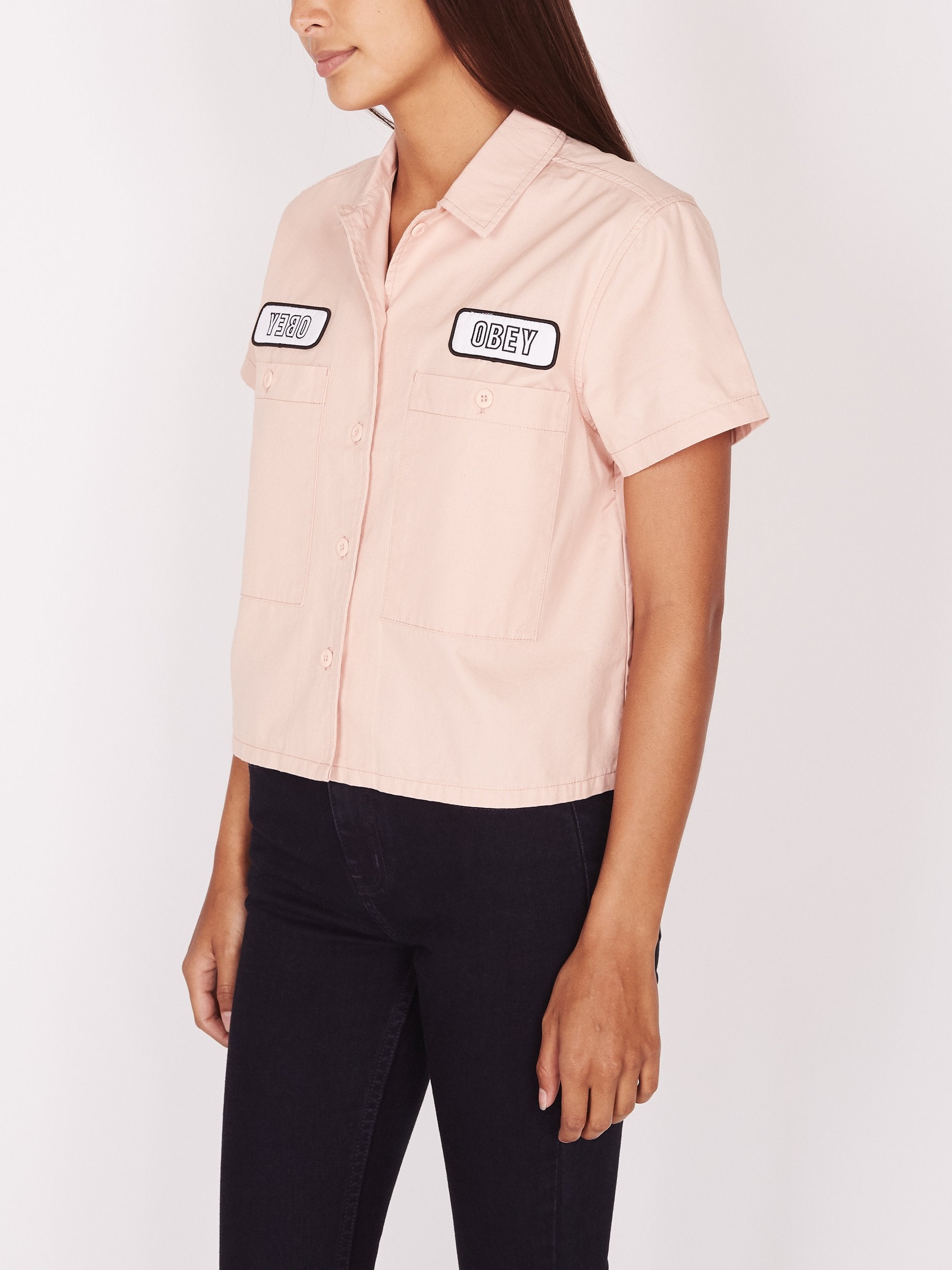 La prenda estrella de Chanel para esta primavera-verano es una blusa bordada que permite mil combinaciones y que ha sido objeto de clones 'low-cost'