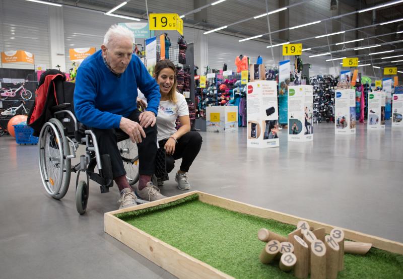 Residentes en la Fundación Miranda de Barakaldo se estrena en disciplinas poco habituales para ellos en el Decathlon de Megapark 