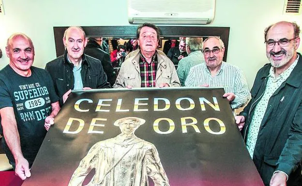 Los Ruiz de Gordoa (Félix, Joselu, Javier y Andoni) rodean a Jesús Moraza, en el centro. 