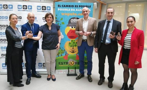 Presentación de los 'sustitutos' de los patos de goma.