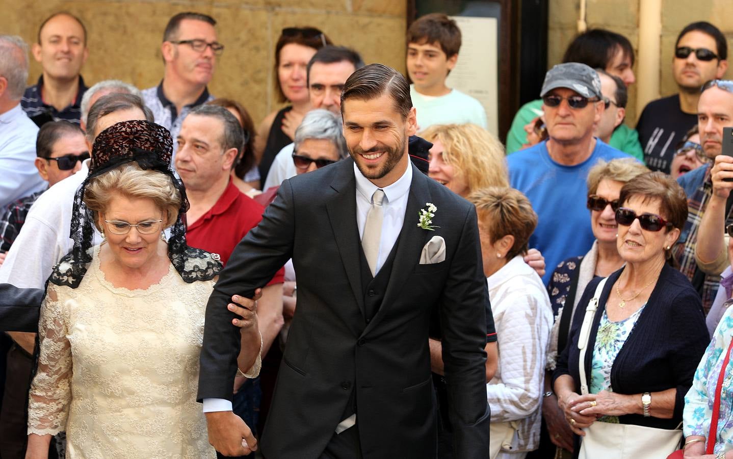 Fernando Llorente y María Lorente se casaron el 20 de junio de 2015 en la basílica de Santa María del Coro de San Sebastián y celebraron el banquete en el restaurante Itxas Bide