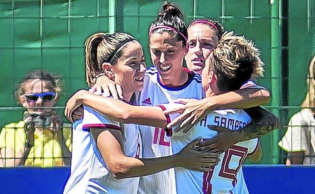 Las españolas festejan un gol en el amistoso ante Japón.