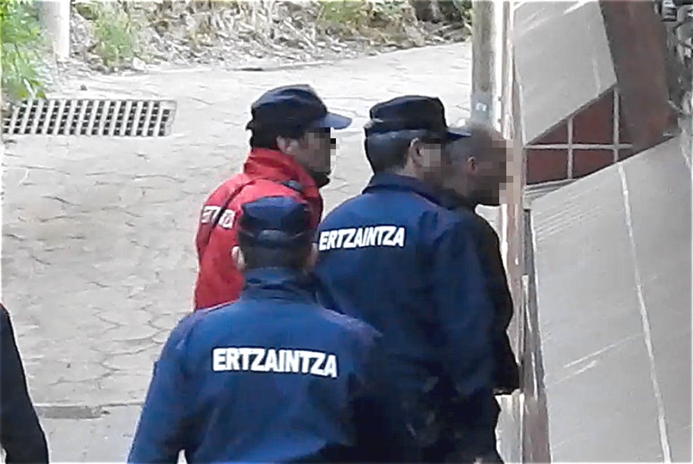 Fotos: Mata a la pareja de su madre en Galdakao