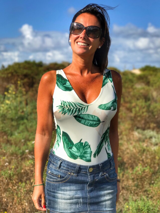 La 'instagramer' y personal shopper, Almudena Blanco, nos muestra las opciones favoritas de esta cláisca prenda, imprescindible en los meses más calurosos del año