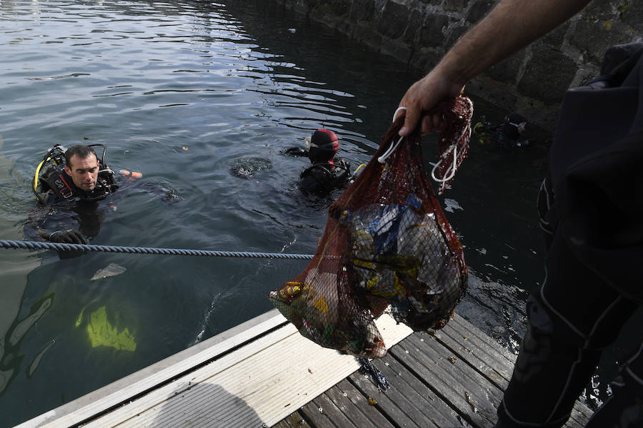 Fotos: Limpieza de basura en Urdaibai