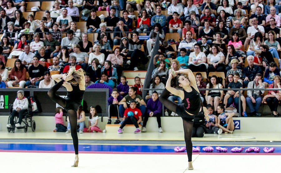 Maratón. Mil deportistas de todas las edades demostraron ayer en Mendizorroza que la gimnasia alavesa se encuentra en perfecta forma.