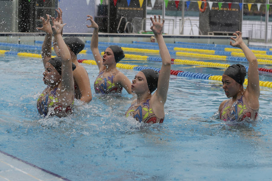 Fotos: Entrenamiento de natación sincronizada en la Sociedad Deportiva Náutica de Portugalete