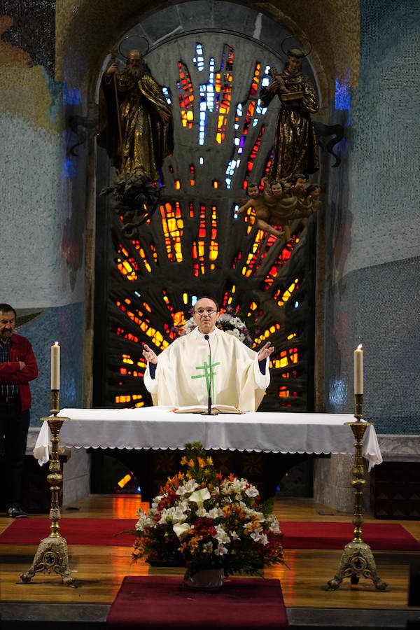 Más de un centenar de cabezas y 26 puestos agrícolas participan en el tradicional mercado