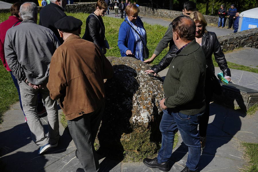 Más de un centenar de cabezas y 26 puestos agrícolas participan en el tradicional mercado