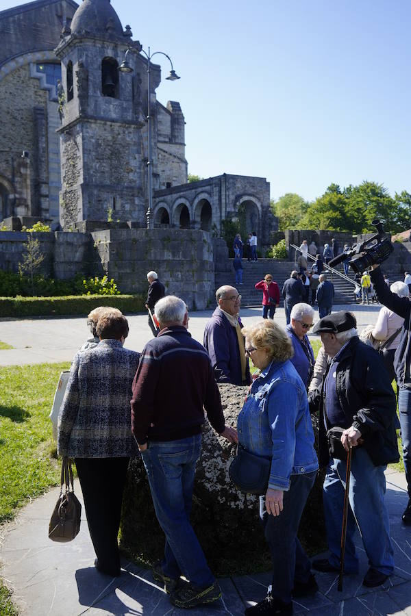 Más de un centenar de cabezas y 26 puestos agrícolas participan en el tradicional mercado