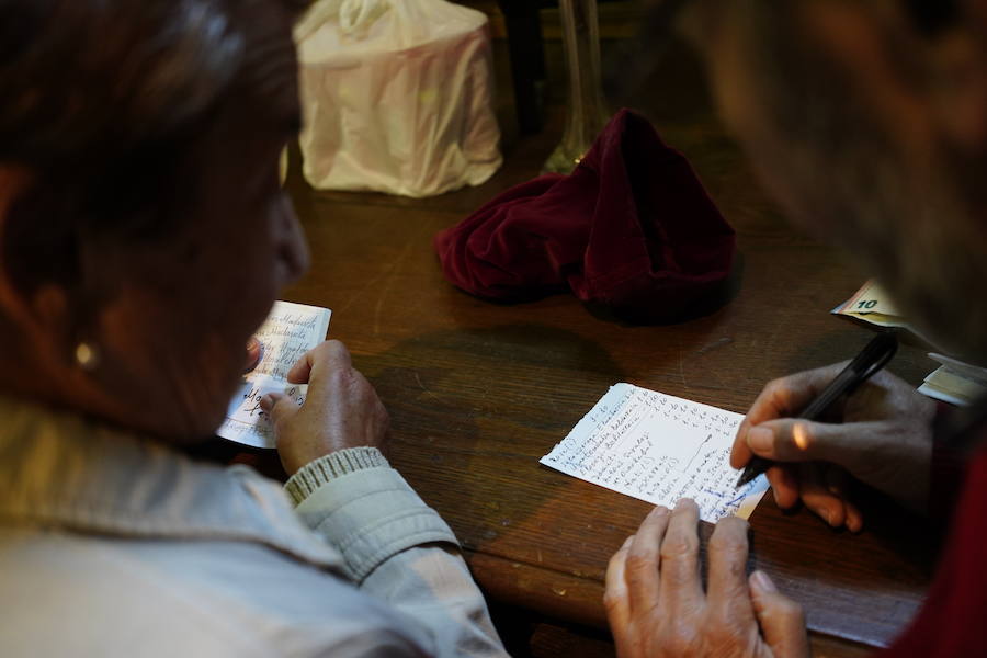 Más de un centenar de cabezas y 26 puestos agrícolas participan en el tradicional mercado