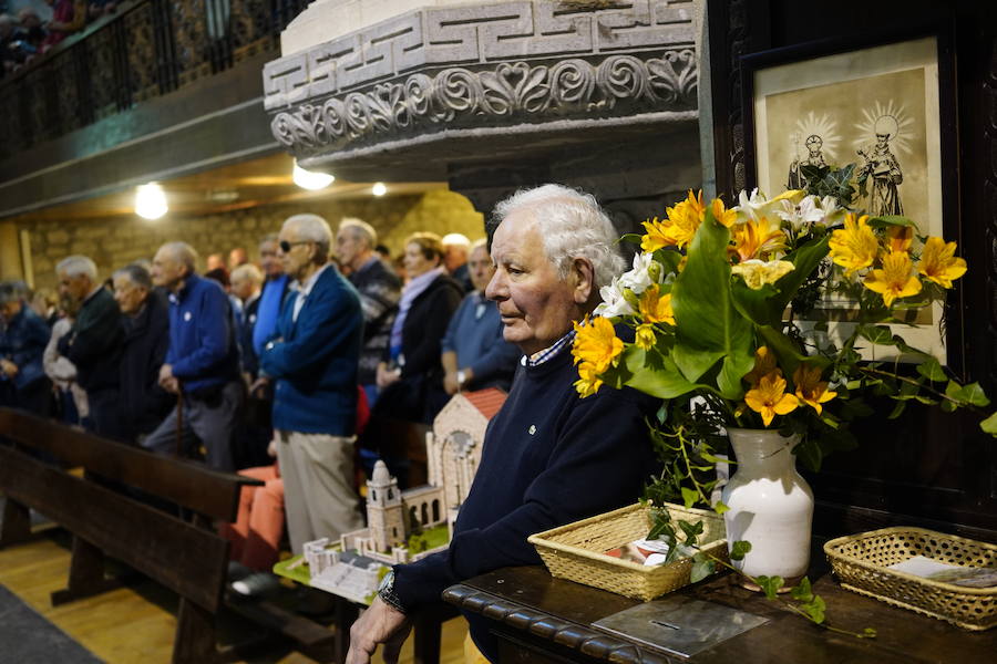 Más de un centenar de cabezas y 26 puestos agrícolas participan en el tradicional mercado