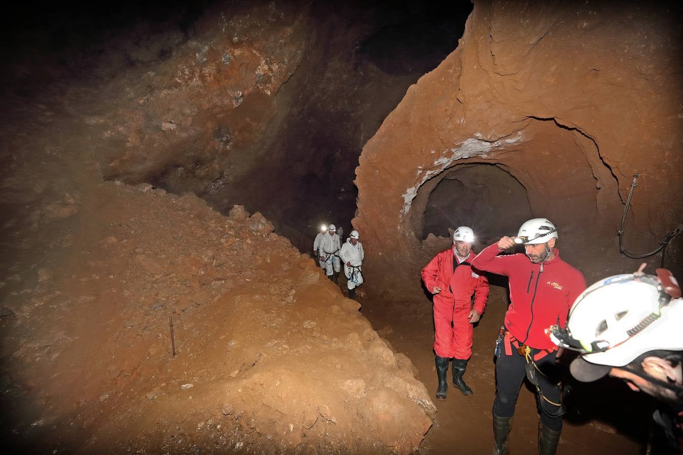 Se trata de una visita minera que permite recorrer dos kilómetros de galerías. Tiene una duración de cuatro hora sy se necesita buen estado físico para hacerla. Fue inaugurada por el presidente de Cantabria, Miguel Ángel Revilla