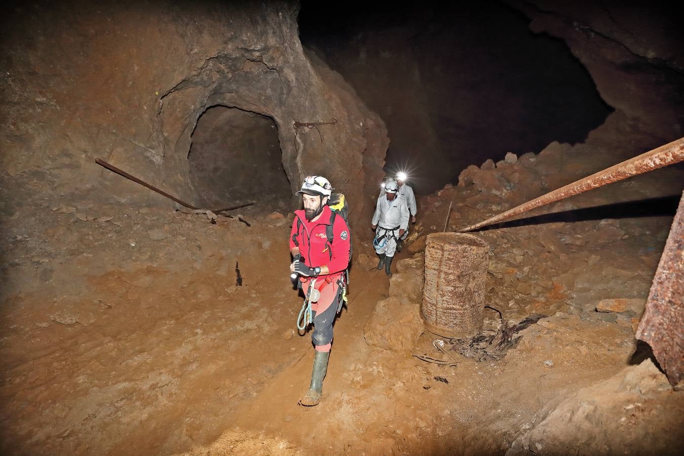 Se trata de una visita minera que permite recorrer dos kilómetros de galerías. Tiene una duración de cuatro hora sy se necesita buen estado físico para hacerla. Fue inaugurada por el presidente de Cantabria, Miguel Ángel Revilla