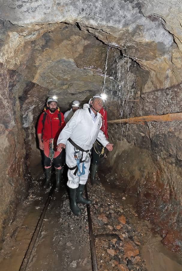 Se trata de una visita minera que permite recorrer dos kilómetros de galerías. Tiene una duración de cuatro hora sy se necesita buen estado físico para hacerla. Fue inaugurada por el presidente de Cantabria, Miguel Ángel Revilla