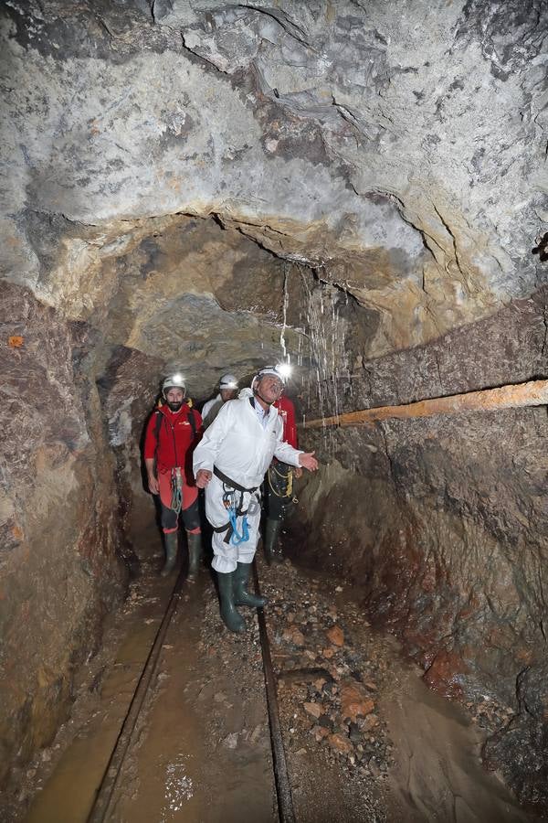 Se trata de una visita minera que permite recorrer dos kilómetros de galerías. Tiene una duración de cuatro hora sy se necesita buen estado físico para hacerla. Fue inaugurada por el presidente de Cantabria, Miguel Ángel Revilla