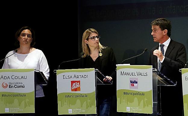 Colau, Artadi y Valls durante un debate electoral.