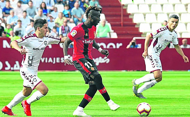 Torres, a la derecha, en el choque del último fin de semana frente al Mallorca.