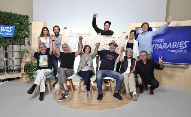 Los finalistas del programa 'Imparables' de Aquarius junto a sus mentores y al periodista Juan Luis Cano.