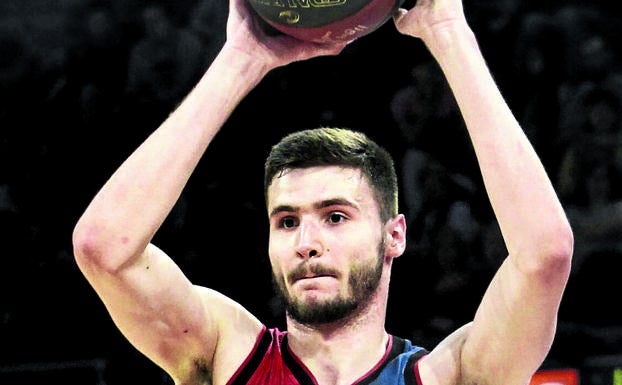 Miguel González, en un partido con el Kirolbet Baskonia.