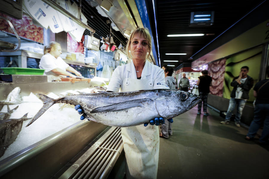 Los ejemplares, todavía de pequeño tamaño, eran colocados con mimo por los comerciantes