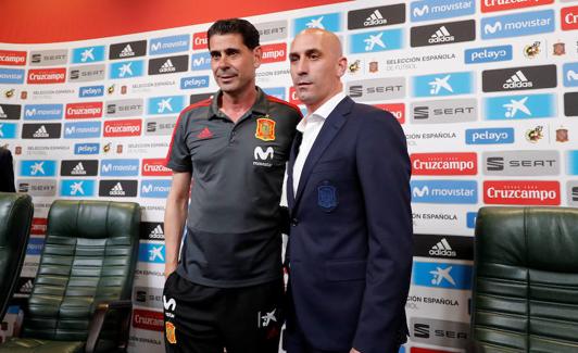 Luis Rubiales, junto a Fernando Hierro el día que le nombró seleccionador. 