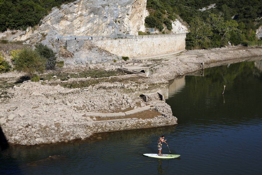 Zona de baño de Sobrón, en el río Ebro.