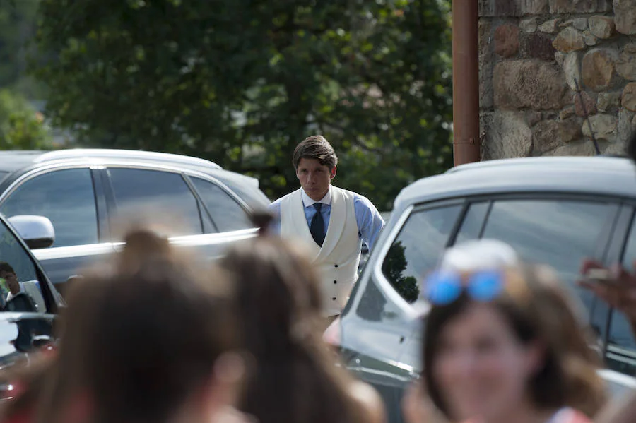 La 'influencer' y el empresario Pablo Castellano se casaron ante centenares de curiosos en la Colegiata de Castañeda