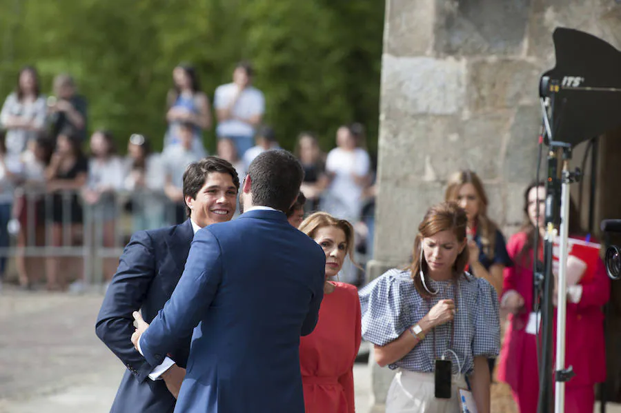 La 'influencer' y el empresario Pablo Castellano se casaron ante centenares de curiosos en la Colegiata de Castañeda