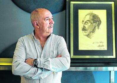 Imagen secundaria 1 - 1. Iñaki Vallejo junto al retrato de su padre, Víctor. | 2. Alberto Fernández es socio colaborador. 