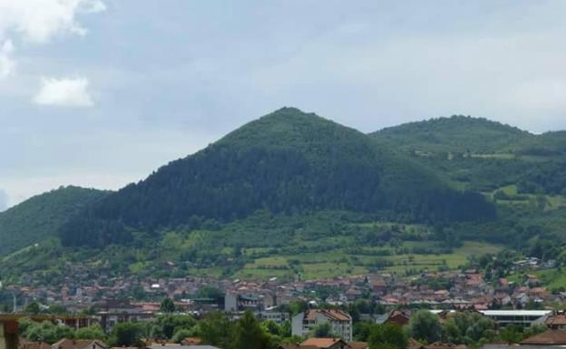 Colina bosnia de Visočica, que el millonario Semir Osmanagic presenta como una de las pirámides más grandes del mundo. 