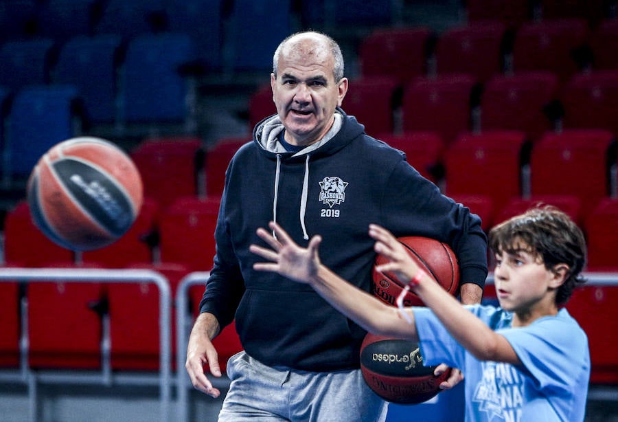 Fotos: Los niños del campus del Baskonia saltan a la cancha