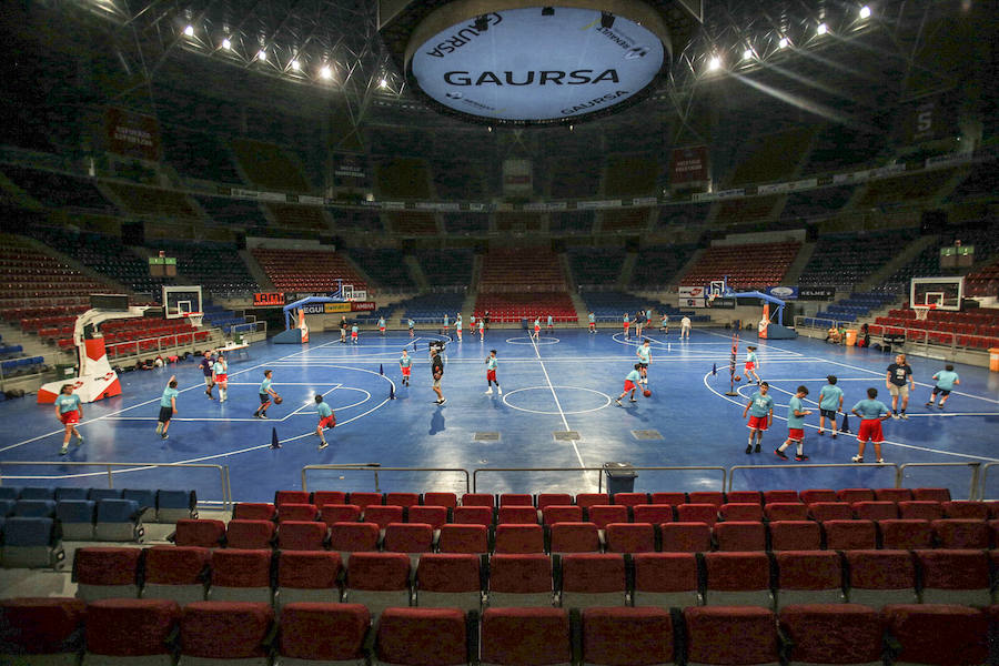 Fotos: Los niños del campus del Baskonia saltan a la cancha