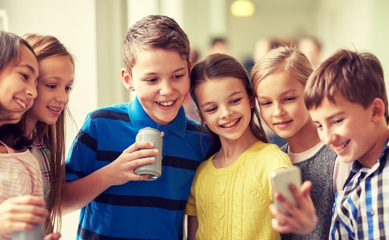 Los niños reciben su primer smartphone a edades cada vez más tempranas 