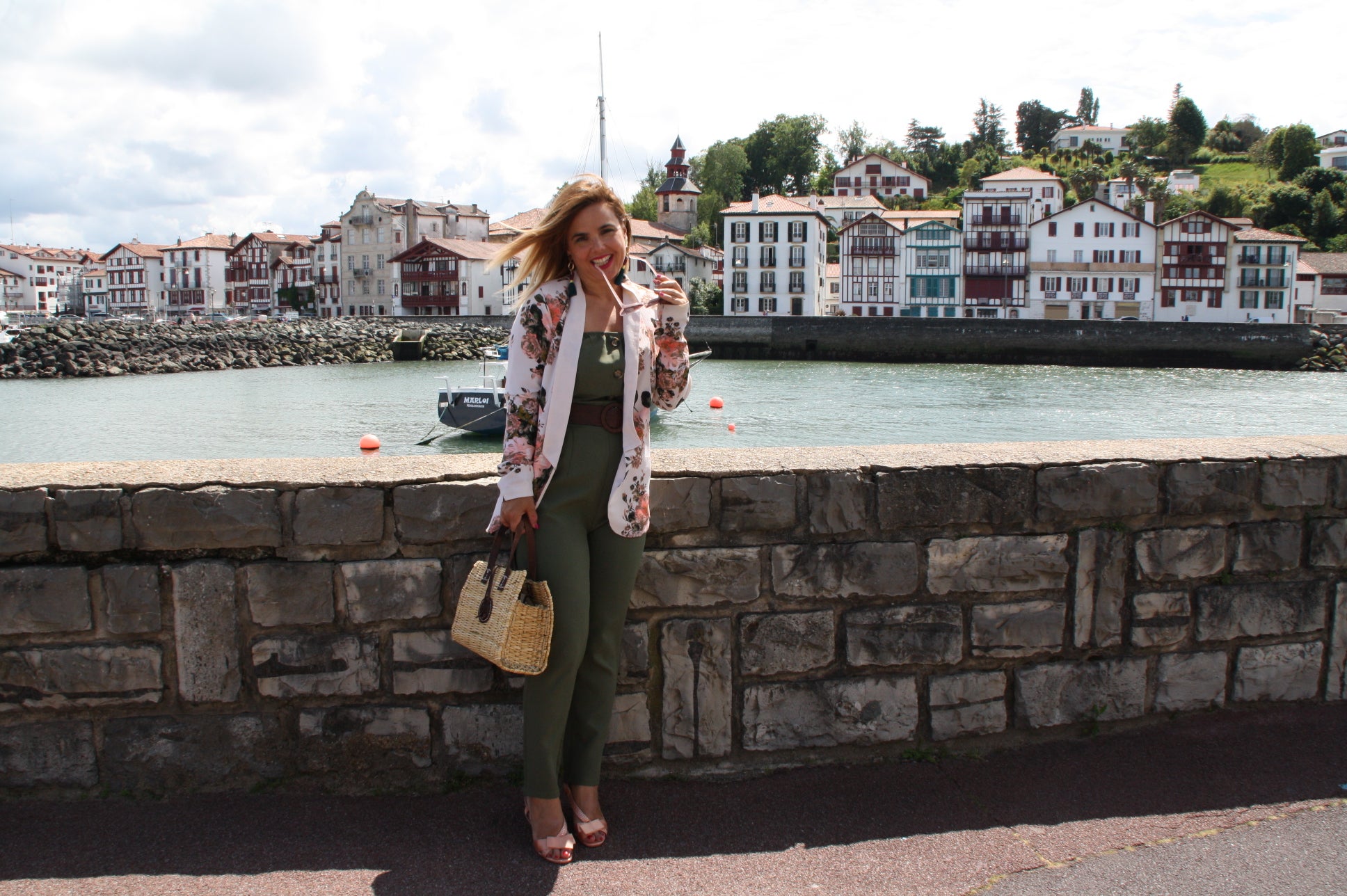 La 'instagramer' Vanessa Mulas nos enseña a sacar partido a un veraniego mono verde militar