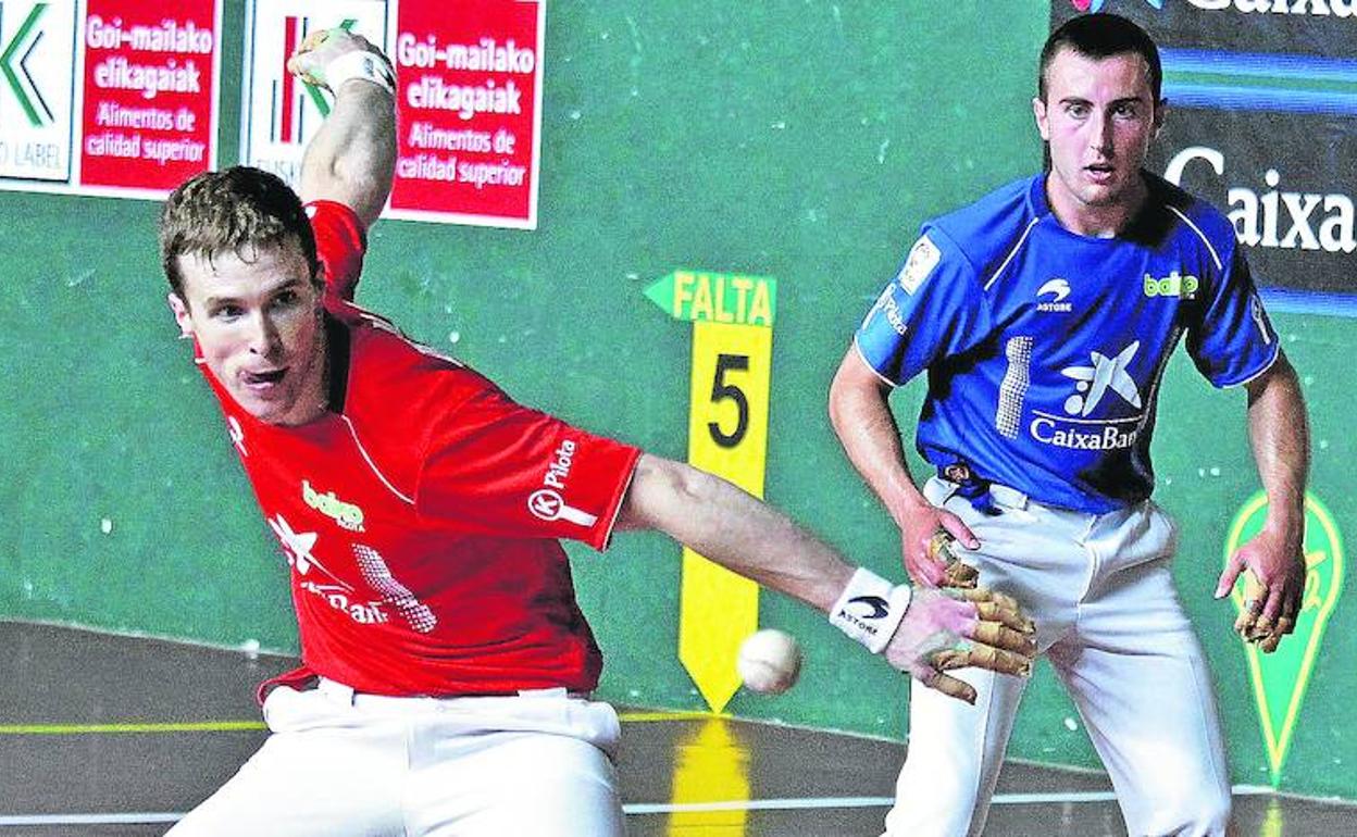 Artola estuvo fino con el saque y la posterior jugada con la que hizo mucho daño a Bakaikoa en el frontón de Barañain. :