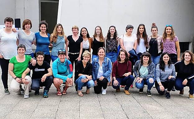 Algunas integrantes en la presentación de la Asociación de Mujeres Pelotaris. 