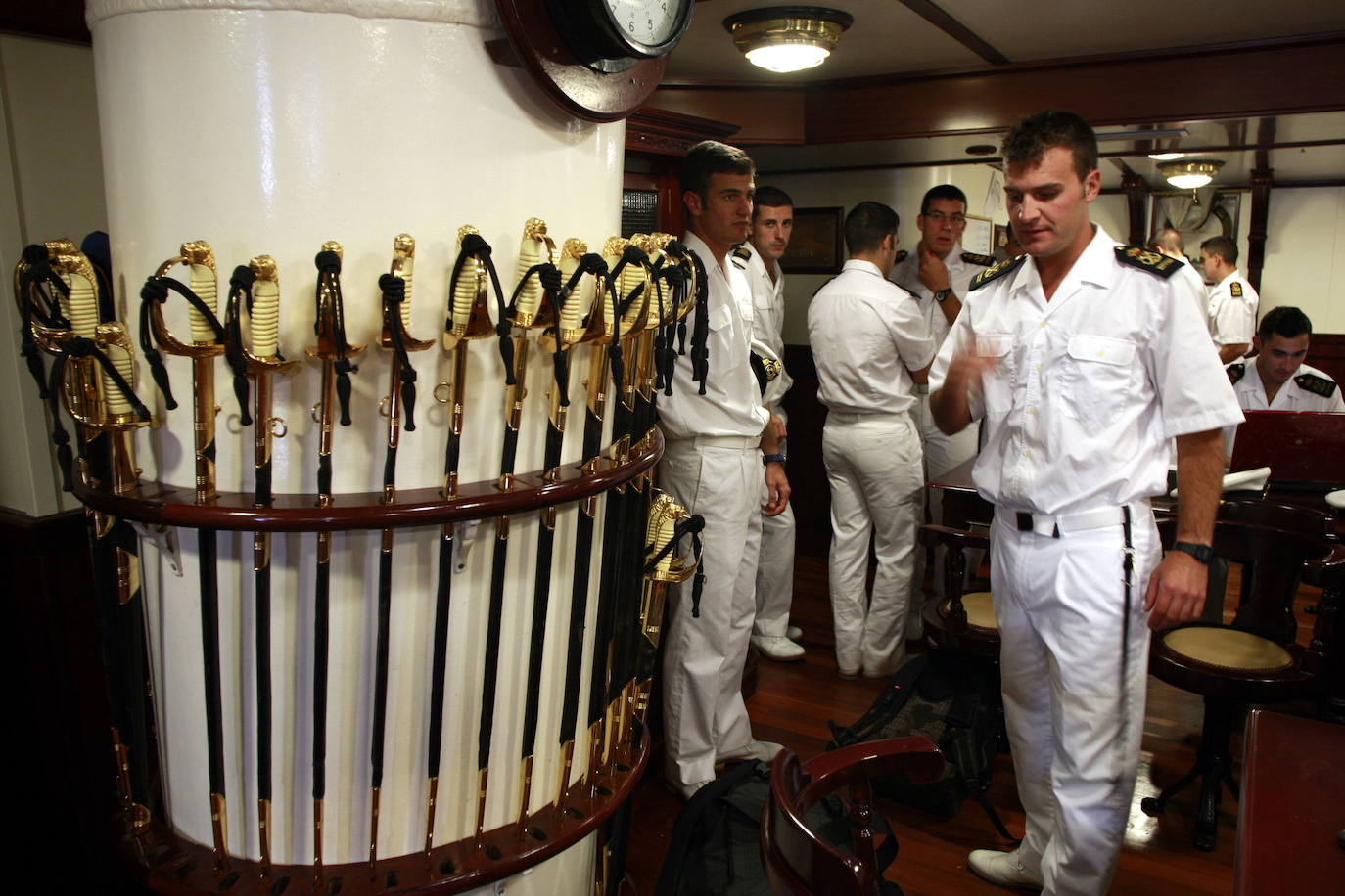 Llegada del buque escuela de la Armada 'Juan Sebastián Elcano' al muelle de cruceros de Getxo. 