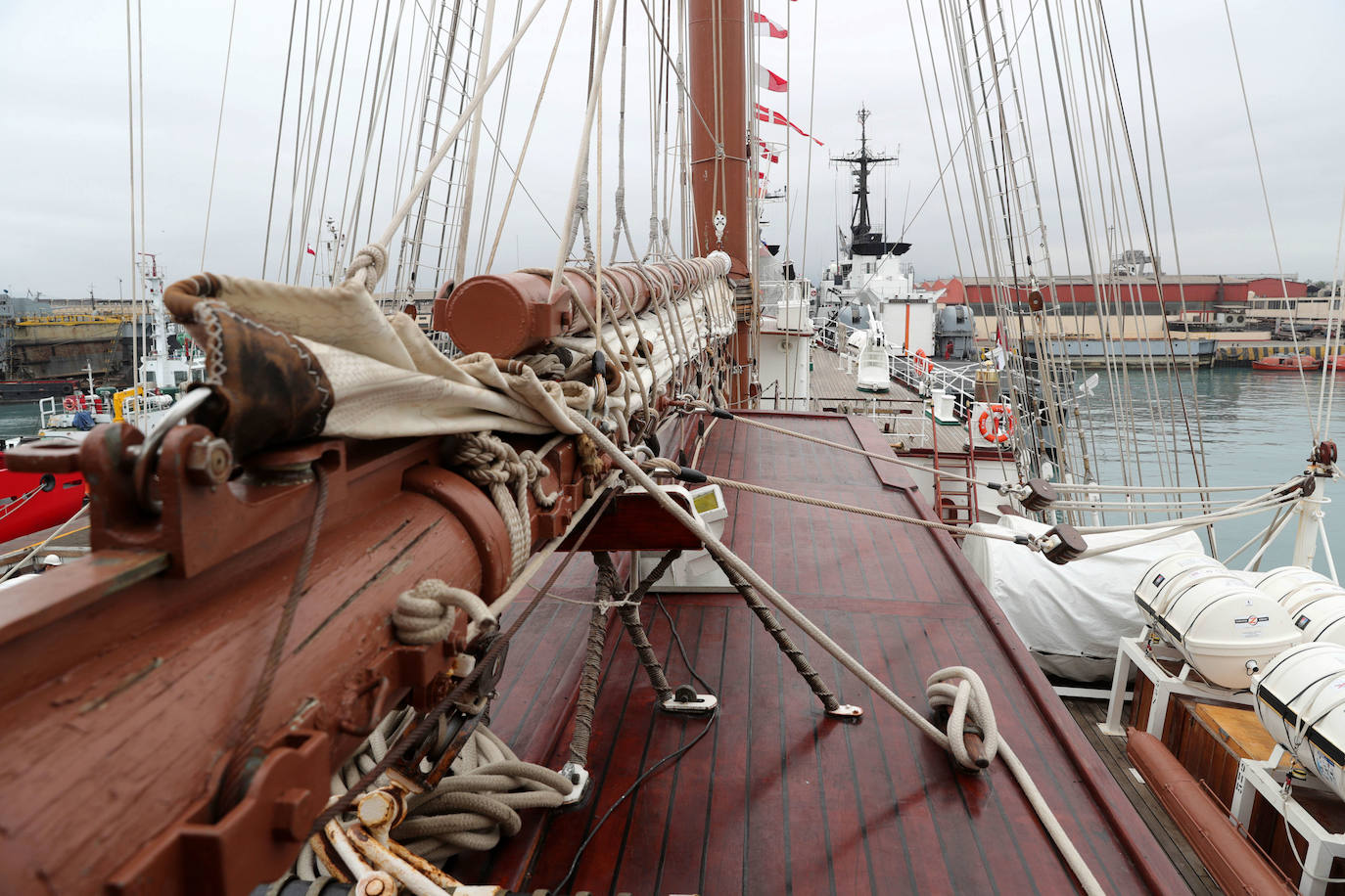 15/06/2018 - Vista general de una zona de la cubierta del buque escuela de la Armada Española 'Juan Sebastián Elcano'. 